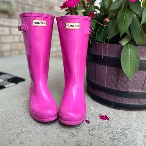 Bright pink Hunter boots